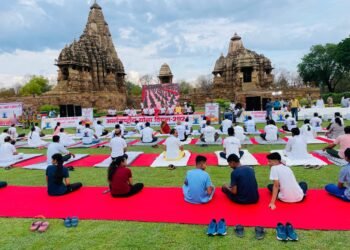 Paryatan Sakhi performed Yoga at UNESCO World Heritage Sites Khajuraho, Bhimbetka