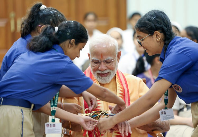 PM celebrates the festival of Raksha Bandhan with Childrens
